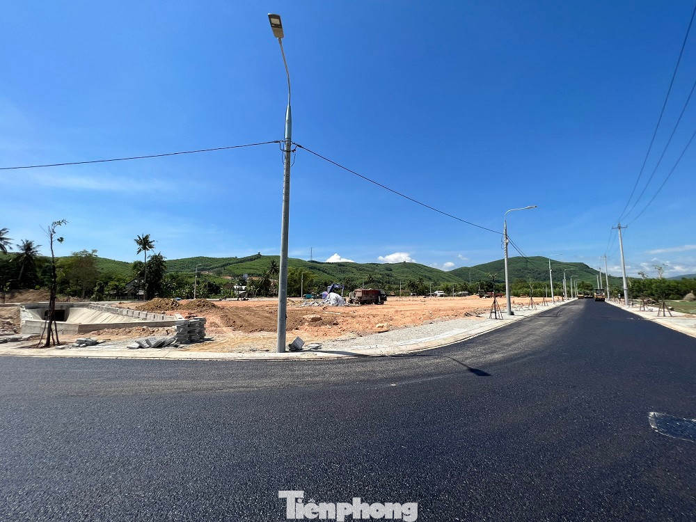 Quảng Ngãi đã hoàn thành thi công 23/23 khu tái định cư và 17/17 điểm cải táng mồ mả. Quảng Ngãi đã hoàn thành thi công 23/23 khu tái định cư và 17/17 điểm cải táng mồ mả.