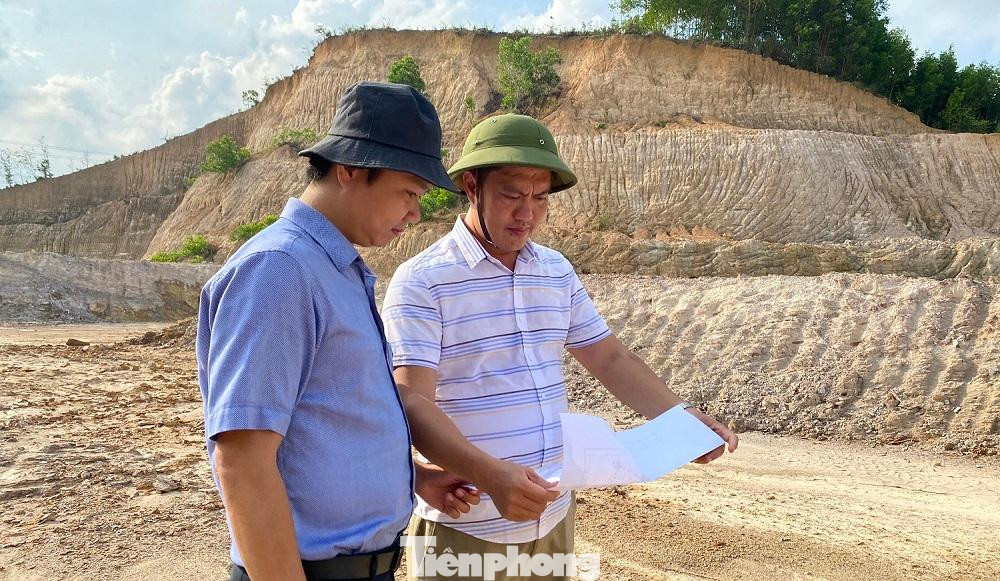 Lực lượng chức năng kiểm tra tại mỏ Dông Cây Dừa. Lực lượng chức năng kiểm tra tại mỏ Dông Cây Dừa.