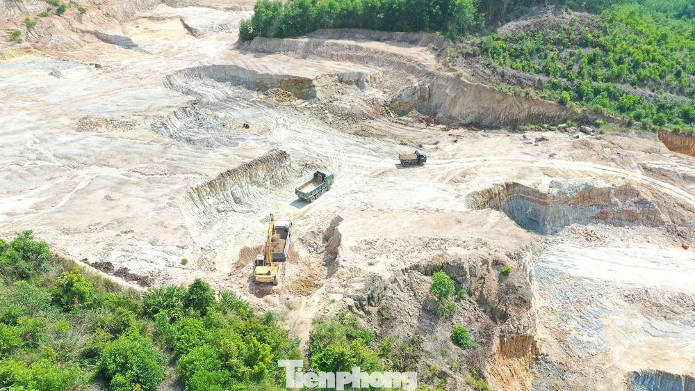 Trong 3 năm (2019-2022) Công ty Lý Tuấn đều khai thác vượt công suất cấp phép với tổng trữ lượng vượt hơn 70.000 m3. Trong 3 năm (2019-2022) Công ty Lý Tuấn đều khai thác vượt công suất cấp phép với tổng trữ lượng vượt hơn 70.000 m3.