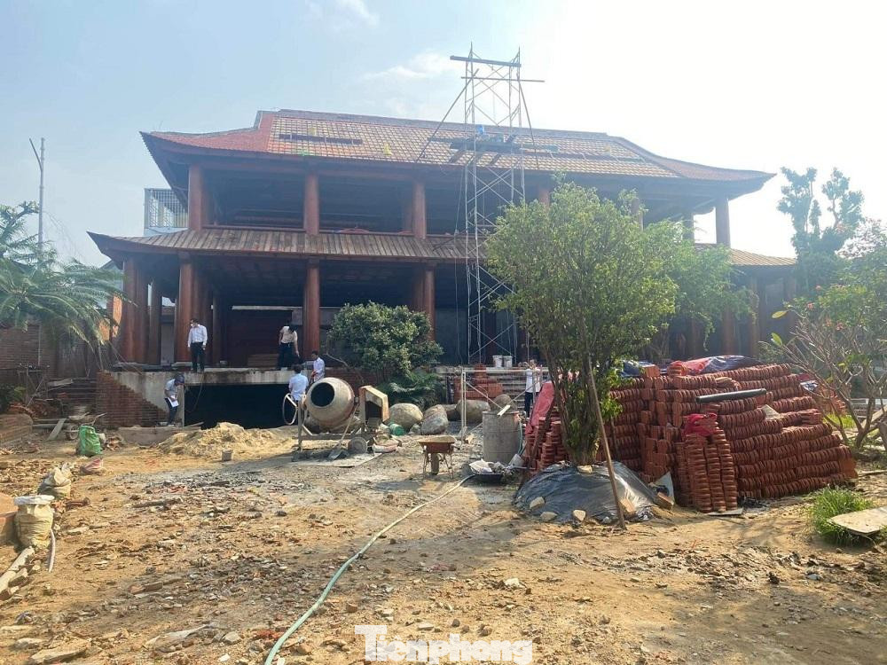 Hạng mục bị phát hiện xây dựng trái phép trên đất lúa và đất lấn chiếm của Nhà nước. Hạng mục bị phát hiện xây dựng trái phép trên đất lúa và đất lấn chiếm của Nhà nước.