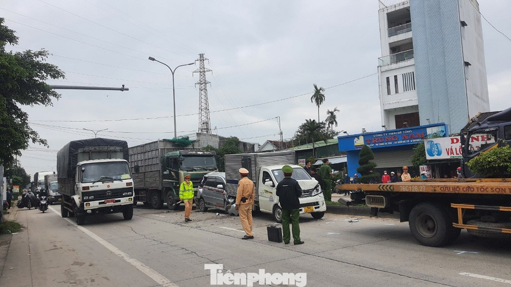 Hiện trường vụ tai nạn giao thông liên hoàn. Hiện trường vụ tai nạn giao thông liên hoàn.