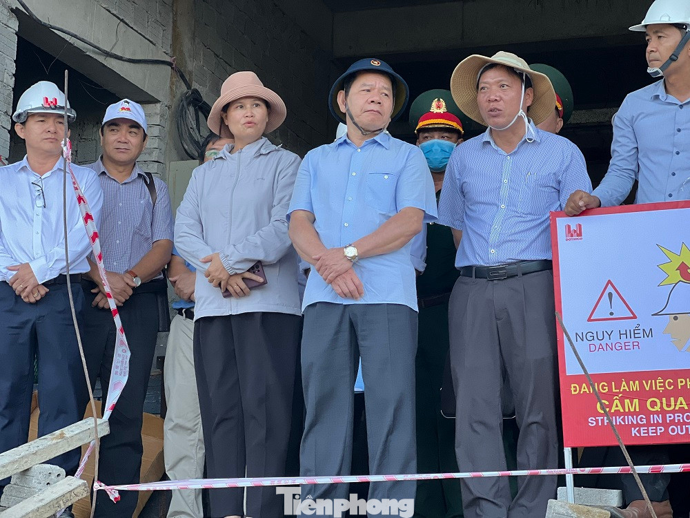 Chủ tịch UBND tỉnh Quảng Ngãi Đặng Văn Minh đi kiểm tra tiến độ dự án Trung tâm y tế Quân - Dân y kết hợp huyện Lý Sơn.