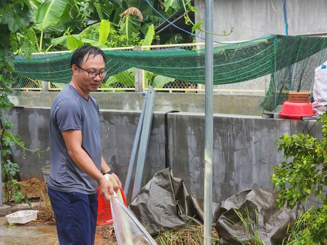 Anh Võ Hồng Tiến (trú phường Cẩm Thành, tỉnh Quảng Ngãi) dọn dẹp sạch sẽ căn nhà của mình để cho một cán bộ từ Kon Tum xuống công tác ở miễn phí. Anh Võ Hồng Tiến (trú phường Cẩm Thành, tỉnh Quảng Ngãi) dọn dẹp sạch sẽ căn nhà của mình để cho một cán bộ từ Kon Tum xuống công tác ở miễn phí.