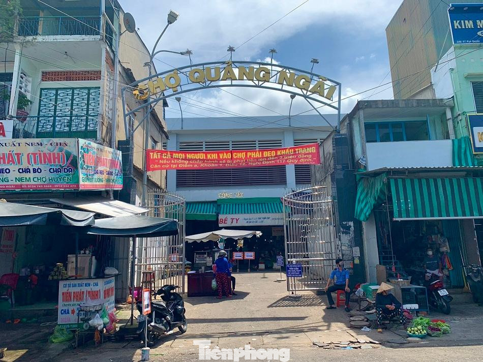 Chợ Quảng Ngãi (phường Nguyễn Nghiêm TP Quảng Ngãi). Ảnh: Nguyễn Ngọc