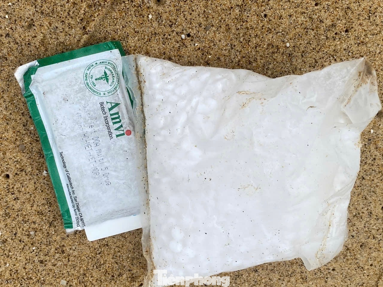 Hơn 3.000 viên nén trôi dạt vào bờ biển Quảng Ngãi được người dân phát hiện không phải ma túy. Hơn 3.000 viên nén trôi dạt vào bờ biển Quảng Ngãi được người dân phát hiện không phải ma túy.