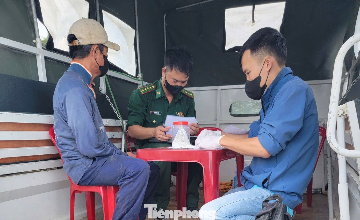 Qua test nhanh, chất tinh thể màu trắng cho kết quả dương tính với ma tuý loại MDMA và THC.