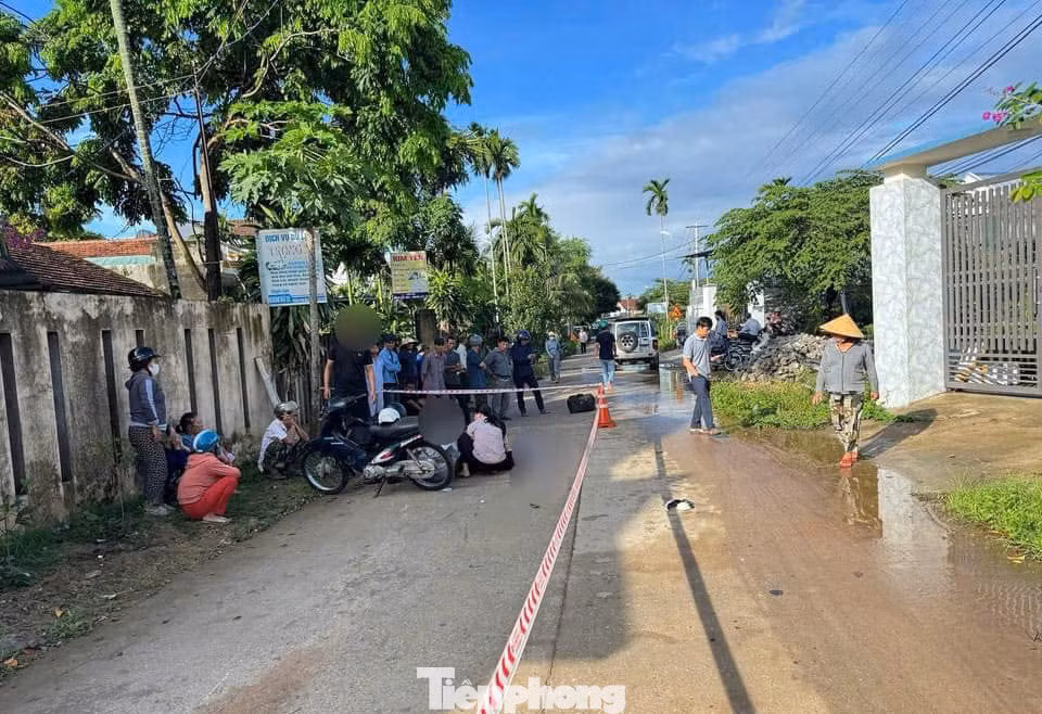 Hiện trường vụ TNGT trên đường huyện DH521 làm một học sinh tử vong tại chỗ.