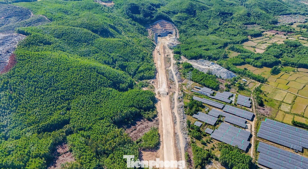 Cao tốc Quảng Ngãi - Hoài Nhơn có chiều dài 88 km, đoạn qua địa phận tỉnh Quảng Ngãi dài 60,3 km. Cao tốc Quảng Ngãi - Hoài Nhơn có chiều dài 88 km, đoạn qua địa phận tỉnh Quảng Ngãi dài 60,3 km.