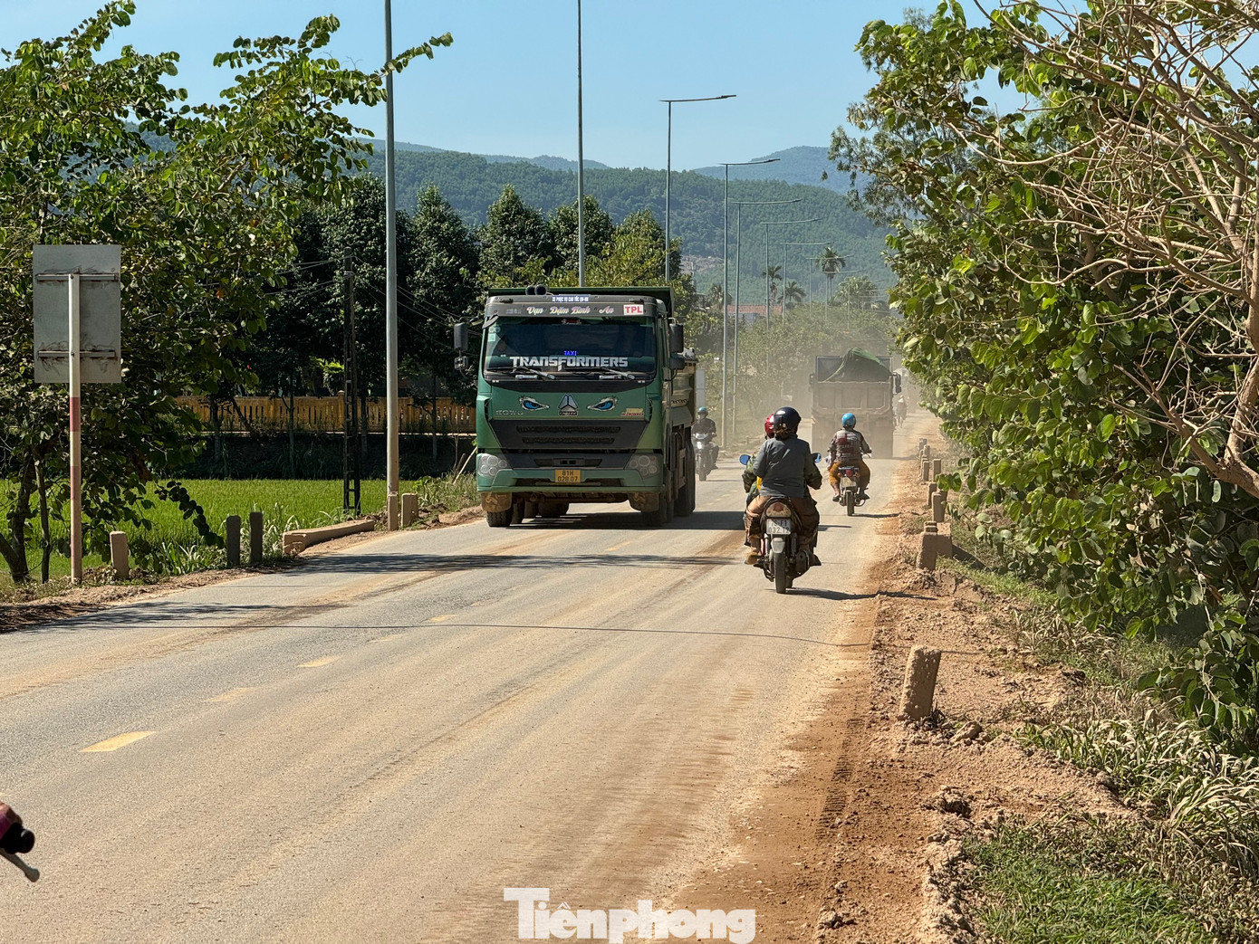 Người dân bất an khi tham gia giao thông.