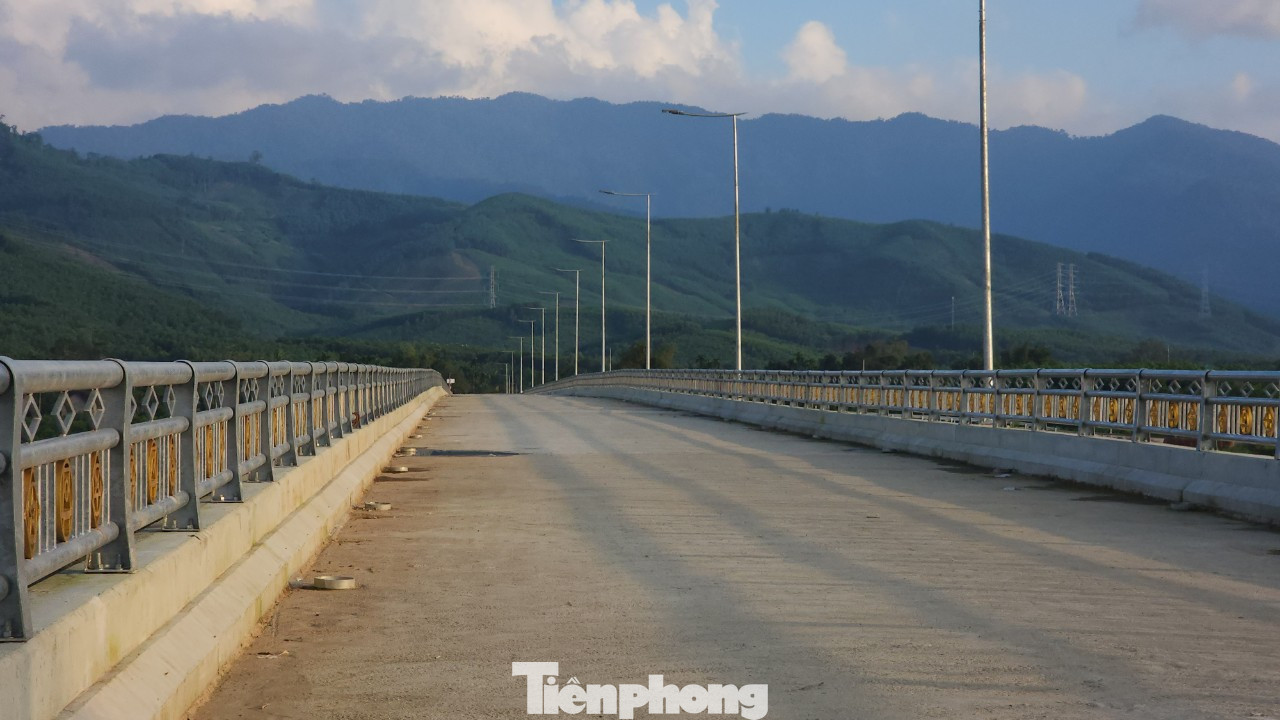 Cầu Sơn Giang - Sơn Linh đã hoàn thành, tuy nhiên đến nay vẫn chưa thể đưa vào sử dụng. Cầu Sơn Giang - Sơn Linh đã hoàn thành, tuy nhiên đến nay vẫn chưa thể đưa vào sử dụng.