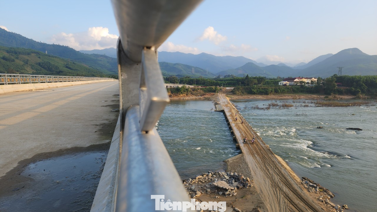 Cầu Sơn Giang - Sơn Linh đã hoàn thành, tuy nhiên đến nay vẫn chưa thể đưa vào sử dụng. Cầu Sơn Giang - Sơn Linh đã hoàn thành, tuy nhiên đến nay vẫn chưa thể đưa vào sử dụng.