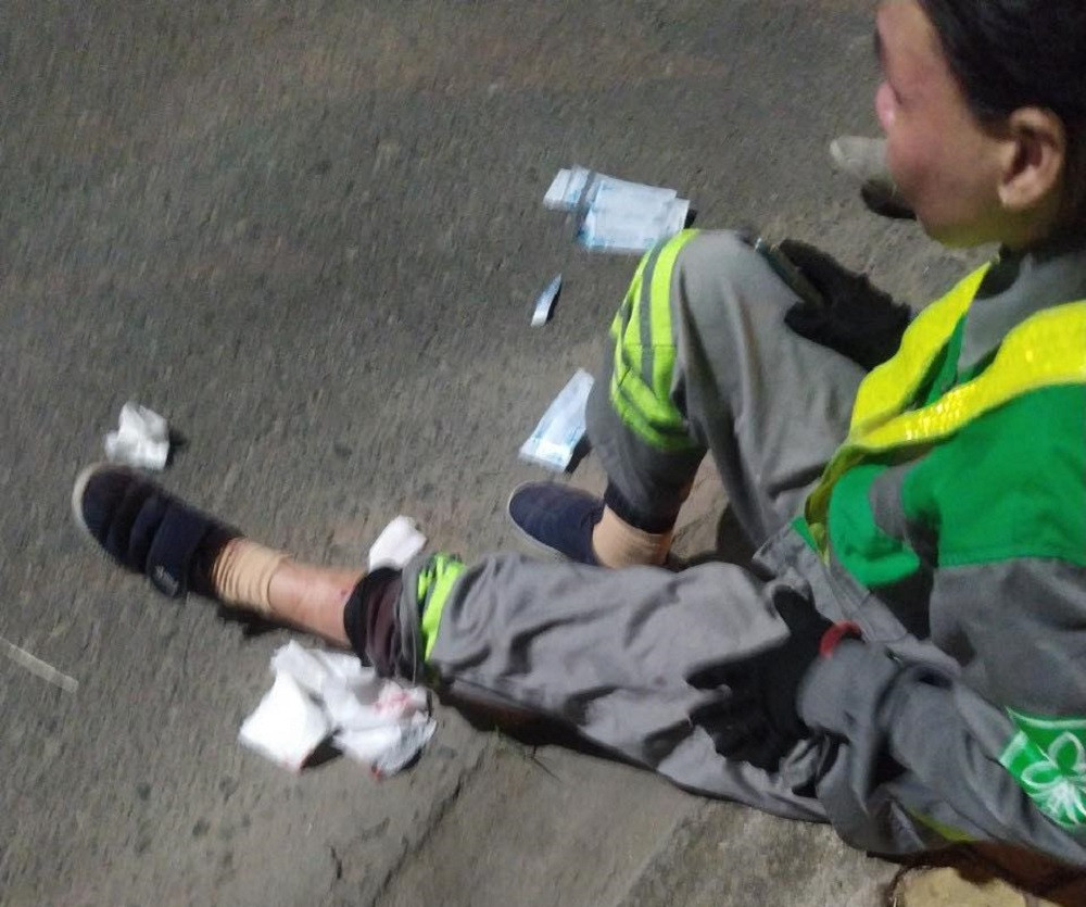 Hai nữ lao công lúc bị bắn.