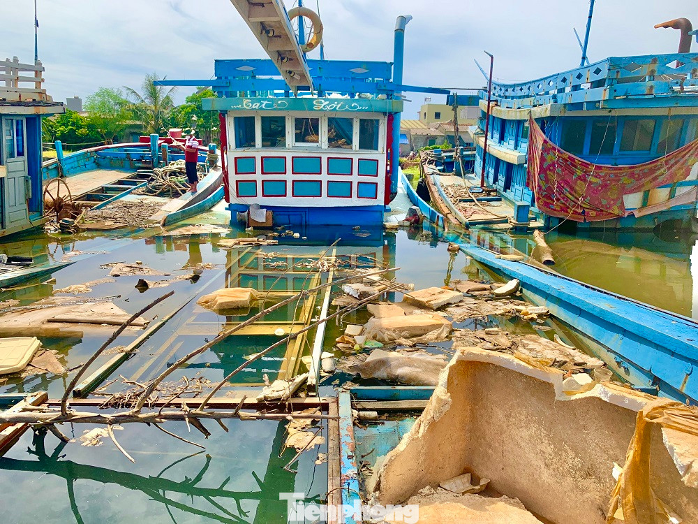 Quảng Ngãi xóa tên 244 tàu cá trong sổ đăng ký tàu cá quốc gia. Quảng Ngãi xóa tên 244 tàu cá trong sổ đăng ký tàu cá quốc gia.