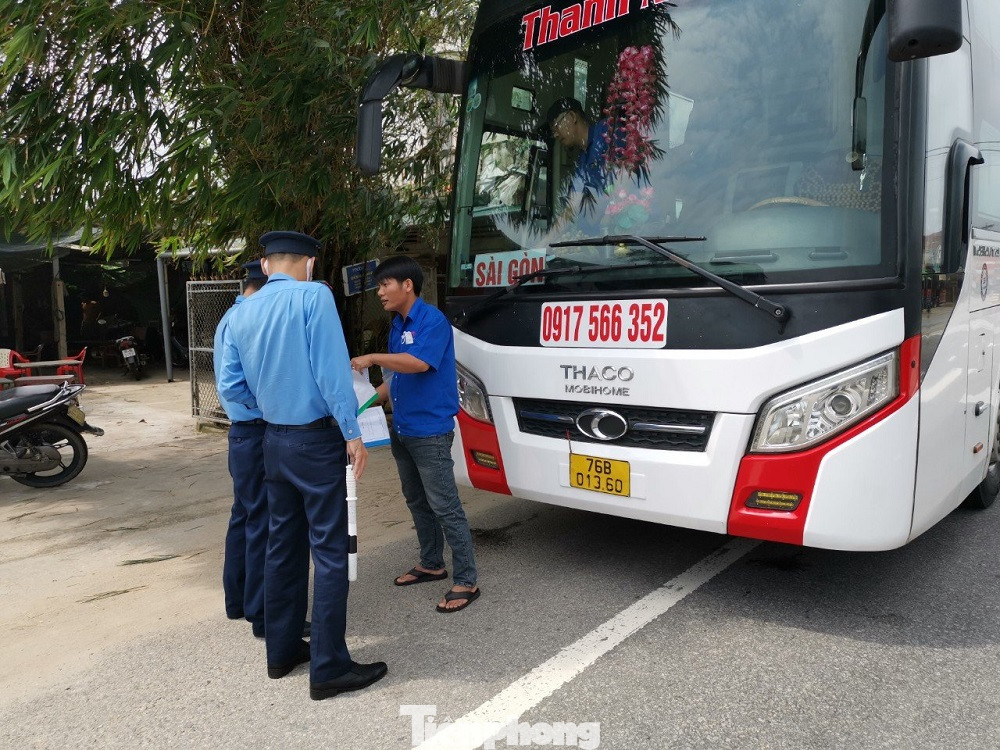 Việc thu hồi phù hiệu cùng lúc 128 phương tiện vận tải vì vi phạm tốc độ chưa từng xảy ra tại Quảng Ngãi. Việc thu hồi phù hiệu cùng lúc 128 phương tiện vận tải vì vi phạm tốc độ chưa từng xảy ra tại Quảng Ngãi.