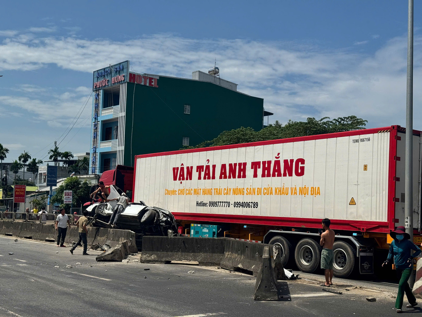 Hiện trường vụ tai nạn. Ảnh: Nguyễn Ngọc Hiện trường vụ tai nạn. Ảnh: Nguyễn Ngọc