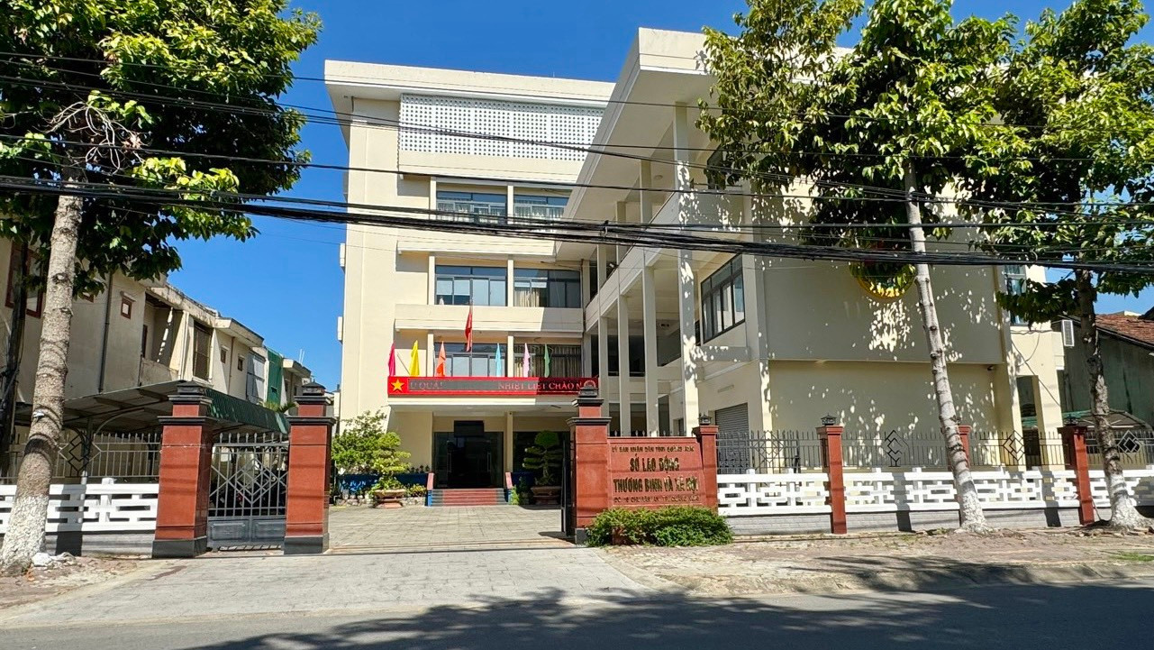 Kết thúc hoạt động của Sở LĐ-TB&amp;XH và chuyển chức năng, nhiệm vụ về Sở Nội vụ, Sở GD&amp;ĐT, Sở Y tế và Ban Dân tộc tỉnh.