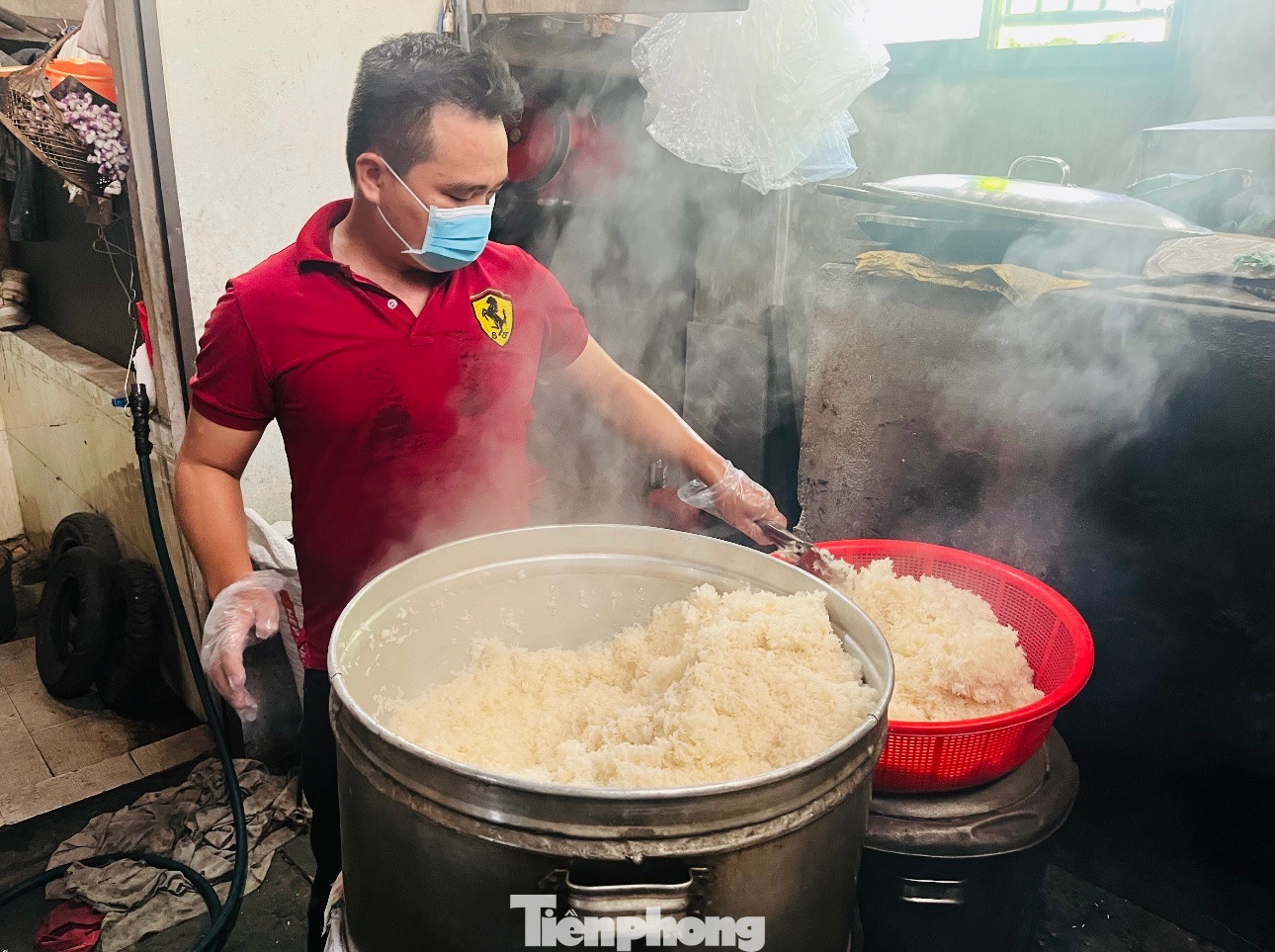 Nếp được ngâm, hấp cách thủy thành xôi. Xôi được trộn với bột mạ khô theo tỷ lệ nhất định sau đó ủ qua đêm trong thùng kín.