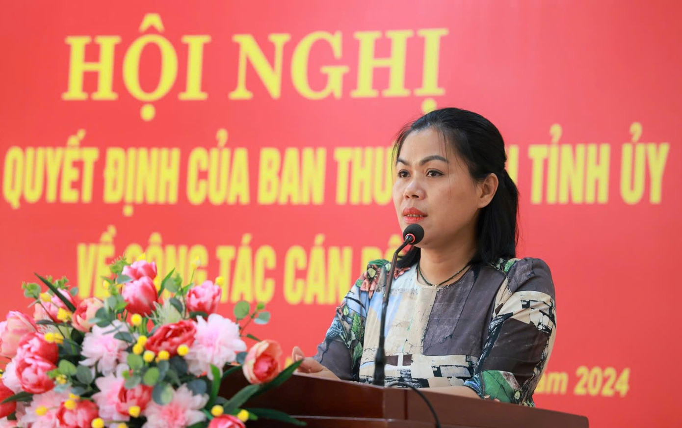 Bà Đinh Thị Bắc phát biểu nhận nhiệm vụ.