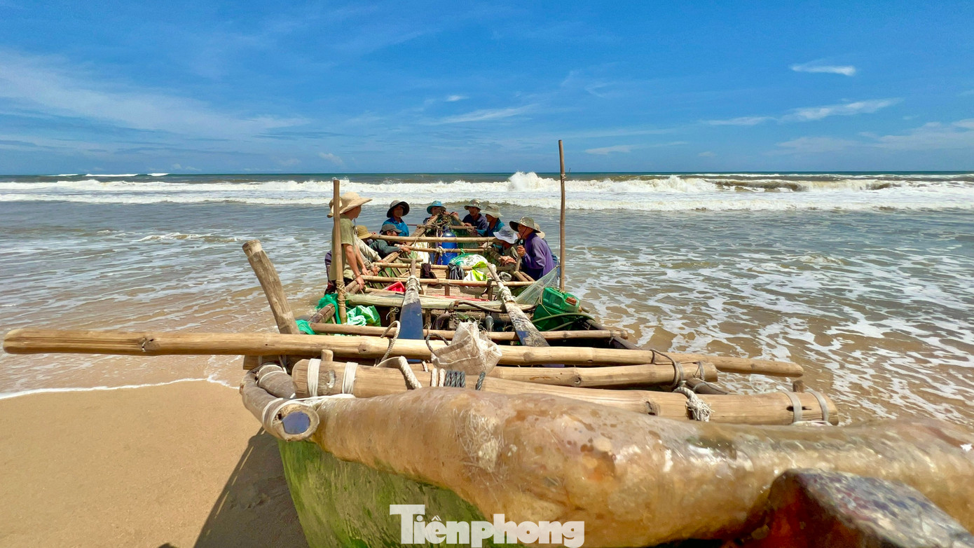 Trung bình sau mỗi chuyến đánh bắt, ngư dân có thể kiếm được từ 400-500 nghìn đồng, nhiều hôm may mắn, trúng đậm mỗi ngư dân cũng kiếm được 1-2 triệu đồng.