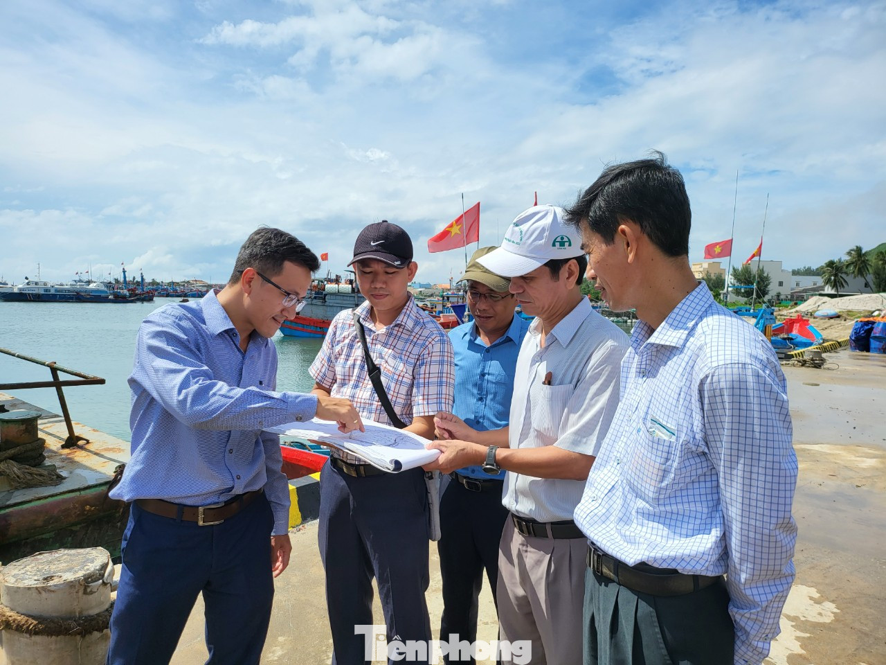 Đại diện chủ đầu tư, Sở GTVT và đơn vị liên quan tại buổi nghiệm thu.