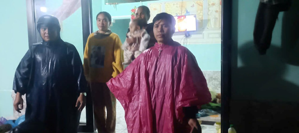 Di dời các hộ dân ở điểm nguy cơ sạt lở xã Sơn Bao (huyện Sơn Hà). Di dời các hộ dân ở điểm nguy cơ sạt lở xã Sơn Bao (huyện Sơn Hà).