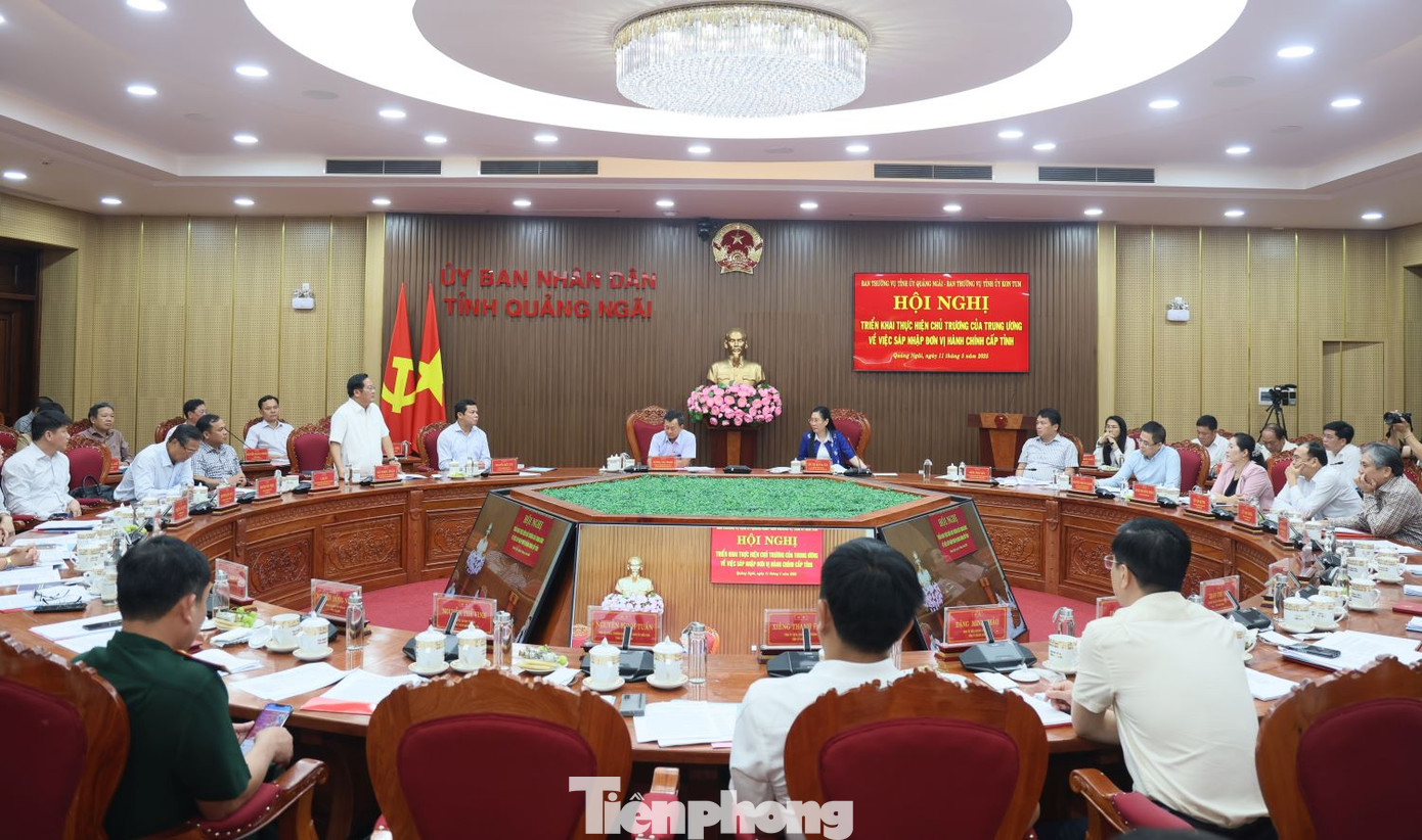 Quang cảnh buổi làm việc. Quang cảnh buổi làm việc.