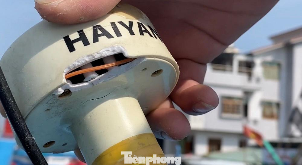 Các thiết bị như máy dò, máy quét, rồi định vị . . . tất cả đồ điện tử bị hư hại hoàn toàn.