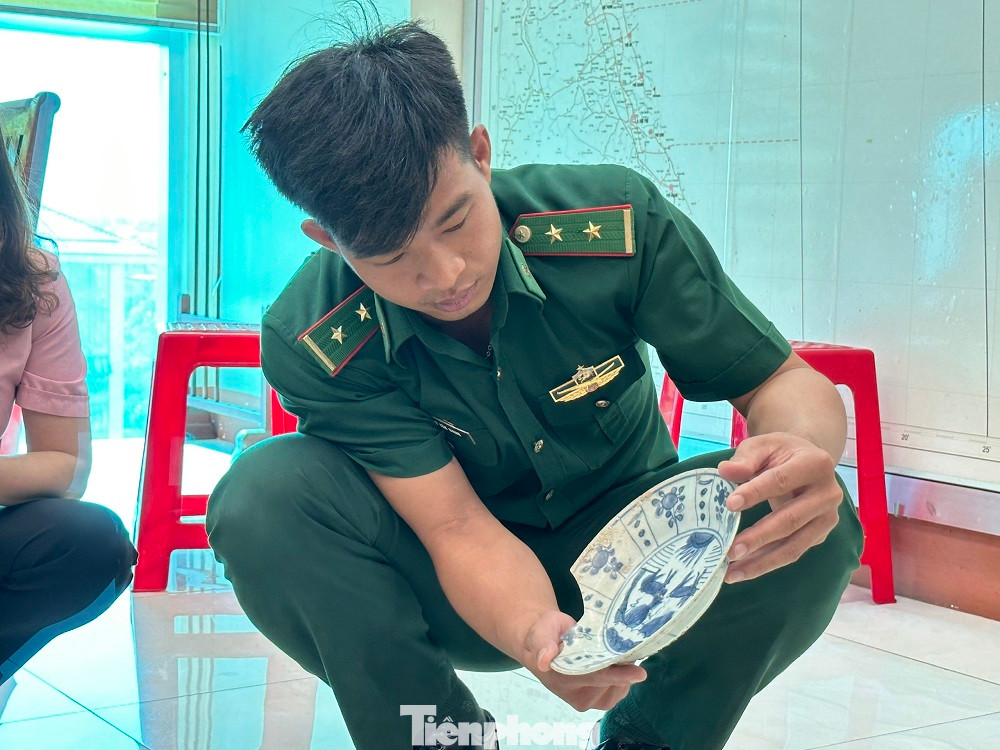 Nhận định ban đầu của cơ quan chuyên môn, số gốm sứ này là “cổ vật” thời Minh – Thanh. Nhận định ban đầu của cơ quan chuyên môn, số gốm sứ này là “cổ vật” thời Minh – Thanh.