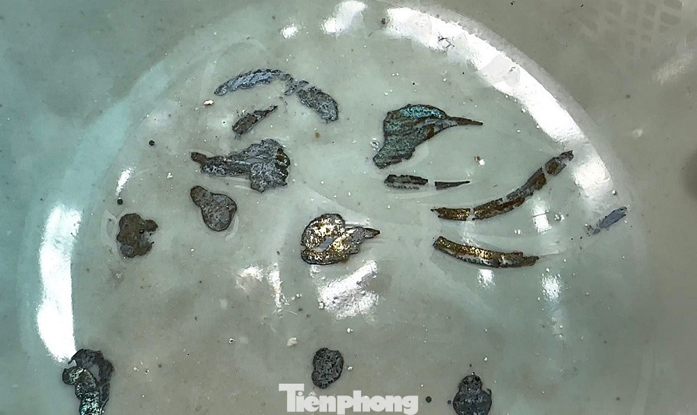 Số hiện vật gốm sứ tìm thấy có nguồn gốc sản xuất từ các lò gốm Chương Châu vùng Nam Trung Hoa, niên đại thế kỷ 16 – 17 thuộc giai đoạn Minh – Thanh. Số hiện vật gốm sứ tìm thấy có nguồn gốc sản xuất từ các lò gốm Chương Châu vùng Nam Trung Hoa, niên đại thế kỷ 16 – 17 thuộc giai đoạn Minh – Thanh.