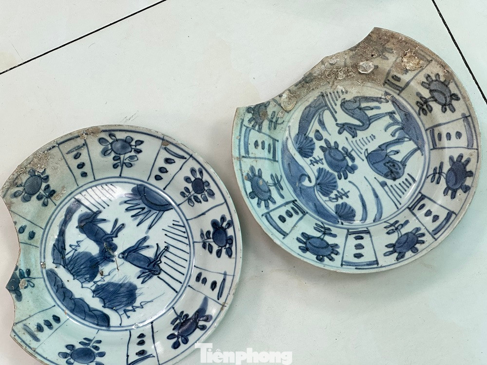 Số hiện vật gốm sứ tìm thấy có nguồn gốc sản xuất từ các lò gốm Chương Châu vùng Nam Trung Hoa, niên đại thế kỷ 16 – 17 thuộc giai đoạn Minh – Thanh. Số hiện vật gốm sứ tìm thấy có nguồn gốc sản xuất từ các lò gốm Chương Châu vùng Nam Trung Hoa, niên đại thế kỷ 16 – 17 thuộc giai đoạn Minh – Thanh.