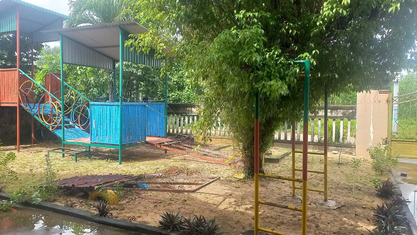 Trung tâm gặp nhiều khó khăn về kinh phí, ngay cả khu vui chơi đã hư hỏng nhưng cũng không thể sửa chữa. Trung tâm gặp nhiều khó khăn về kinh phí, ngay cả khu vui chơi đã hư hỏng nhưng cũng không thể sửa chữa.