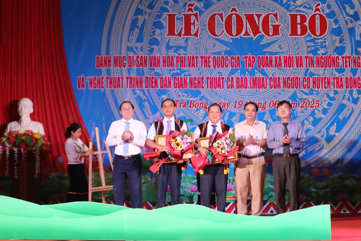 Hai di sản văn hóa của người Cor là Tết Ngã Rạ và Nghệ thuật Cà Đáo được công nhận là Di sản văn hóa phi vật thể quốc gia