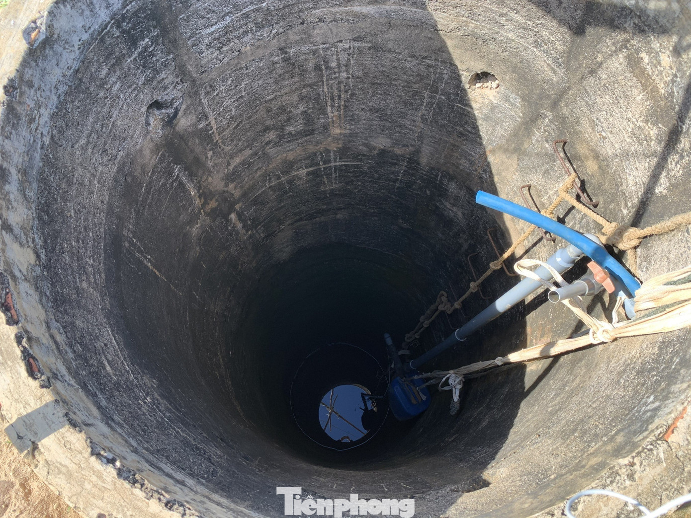 Một giếng nước ở Lý Sơn với cả trăm máy bơm, hút nước phục vụ sản xuất nông nghiệp.