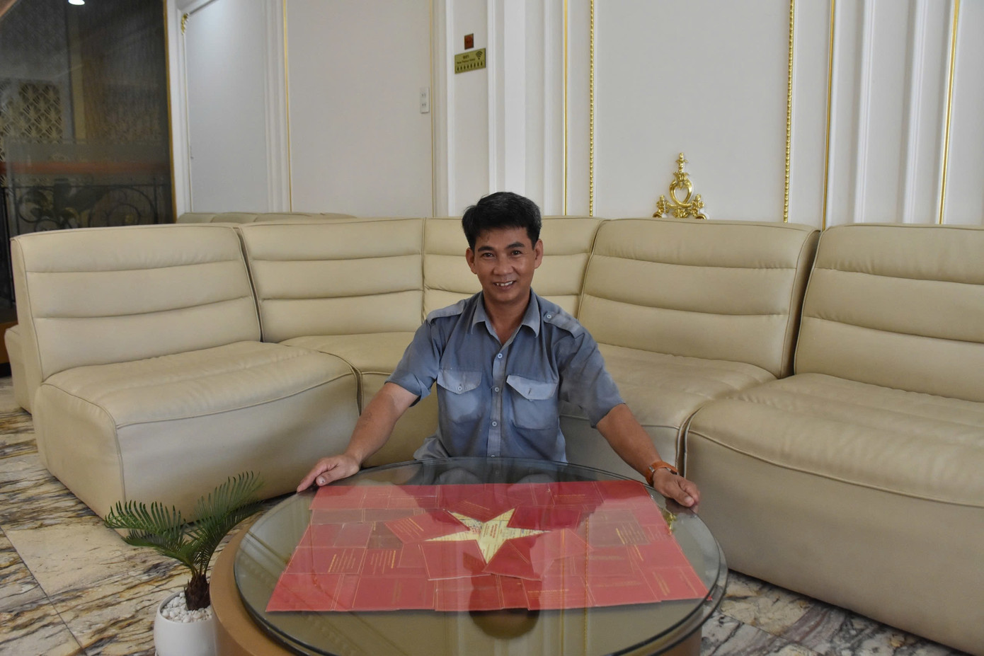 Anh Nguyễn Cu Em với gần 100 lần tham gia hiến máu tình nguyện. Anh Nguyễn Cu Em với gần 100 lần tham gia hiến máu tình nguyện.