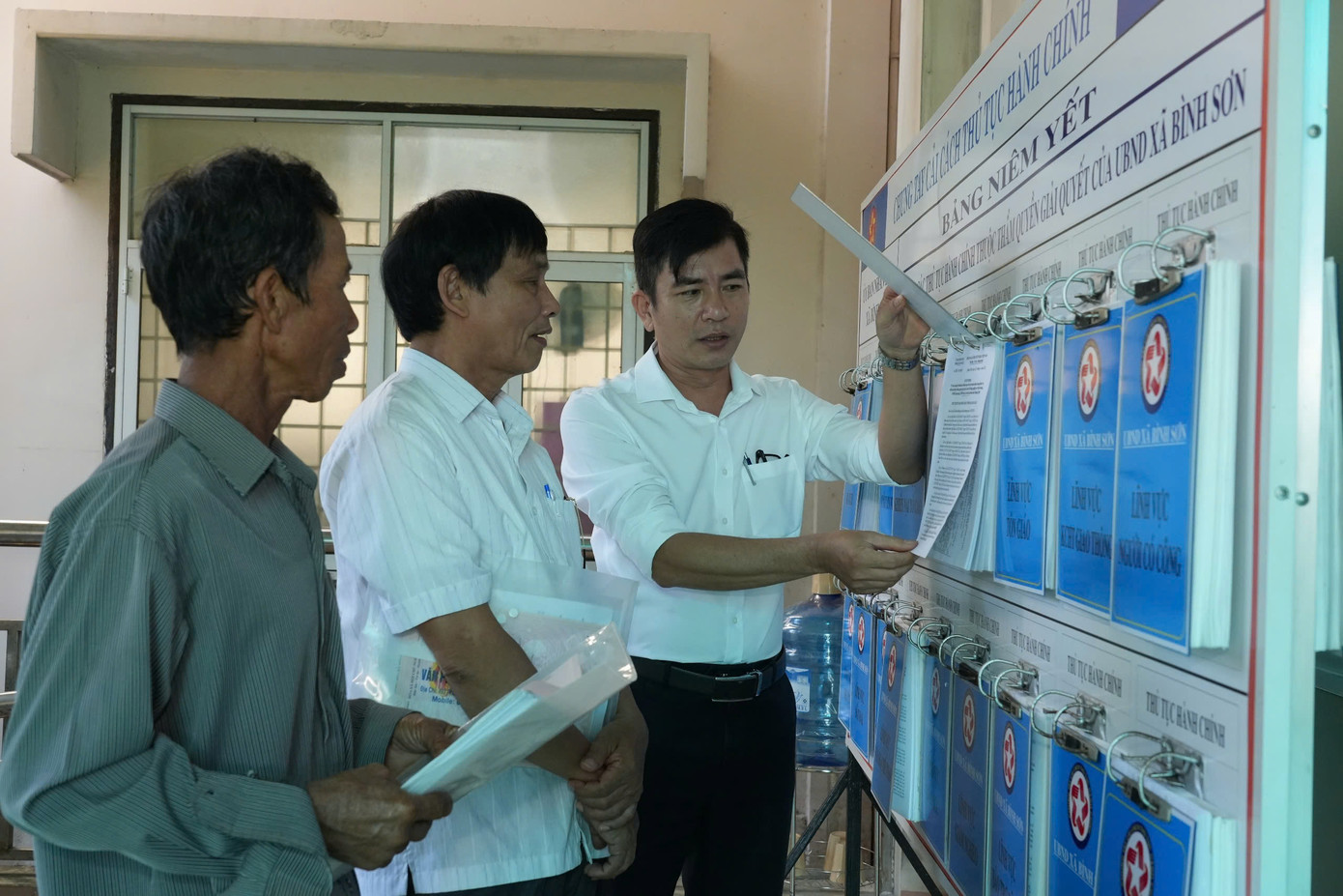 Mọi khâu từ tiếp nhận, xử lý đến trả kết quả đều được thực hiện tại chỗ, giảm tối đa thời gian và công sức đi lại của người dân.