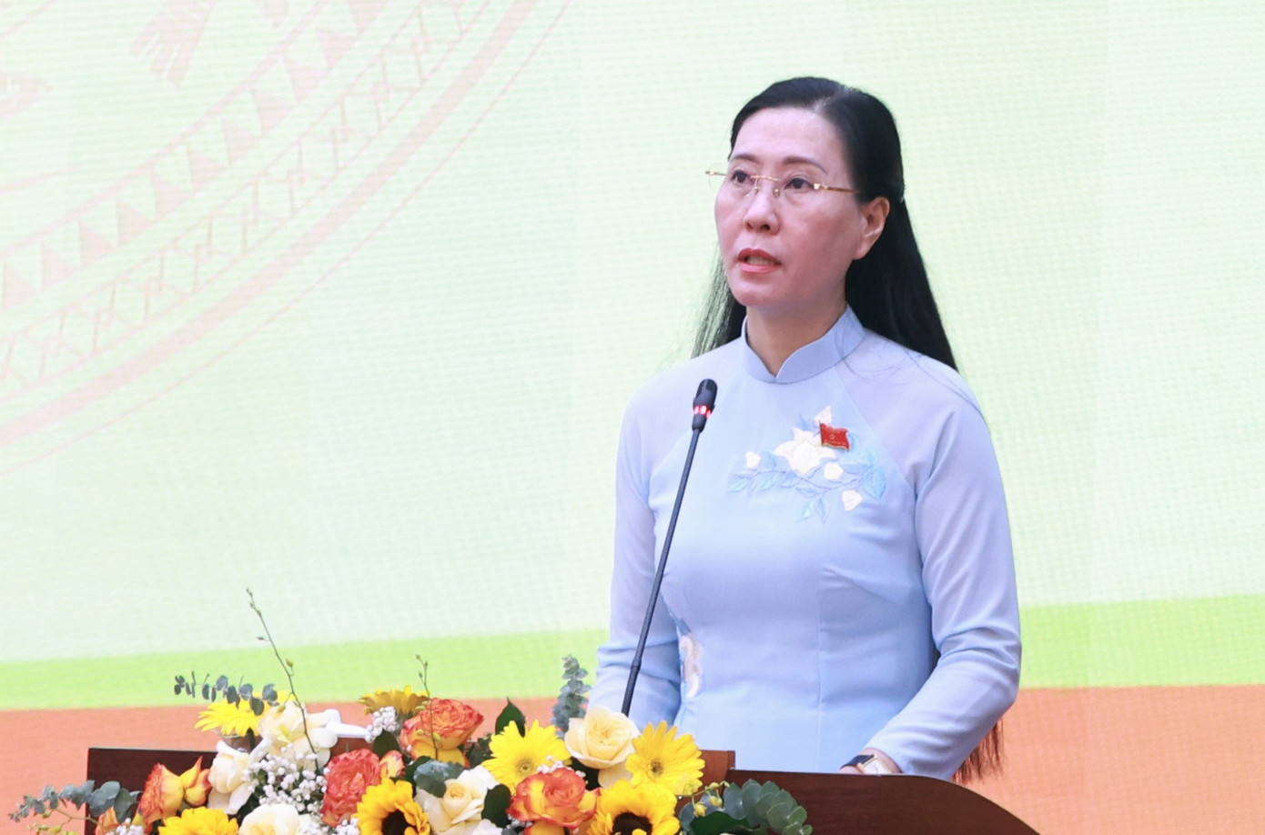 Bí thư Tỉnh ủy Quảng Ngãi Bùi Thị Quỳnh Vân phát biểu tại phiên giải trình.