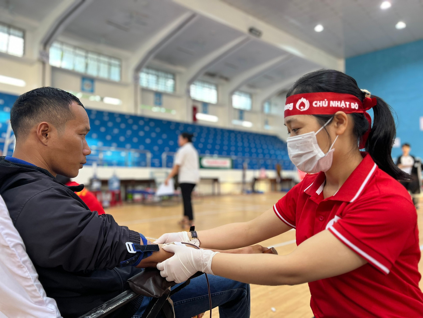“Đây là hoạt động đầy ý nghĩa và nhân văn, tôi mong rằng các cán bộ, viên chức, các bạn đoàn viên, thanh niên, sinh viên… trên địa bàn tỉnh sẽ tiếp tục trao đi nghĩa cử cao quý từ những giọt máu hồng hiến tặng để giúp nhiều hoàn cảnh thoát cơn thập tử nhất sinh. Bên cạnh đó, hy vọng toàn thể nhân dân nhiệt tình hưởng ứng để đủ nguồn máu dự trữ trong cấp cứu và điều trị bệnh cho người bệnh, nhất là trong thời gian trước, trong và sau Tết Nguyên đán”, ông Thành nhấn mạnh.