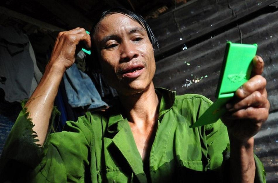 “Người rừng” Hồ Văn Lang thời điểm được phát hiện đưa về làng vào năm 2013- ảnh N.N