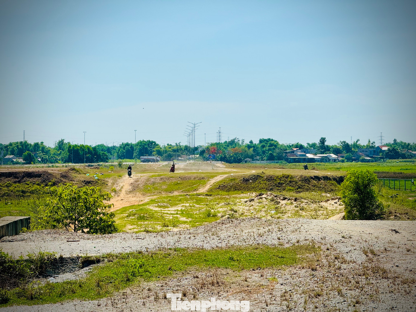 Đây cũng là một trong những nút giao quan trọng nhất trên tuyến cao tốc Đà Nẵng - Quảng Ngãi. Bởi nút giao này kết nối Khu kinh tế (KKT) Dung Quất với tuyến cao tốc. Ảnh: Nguyễn Ngọc.