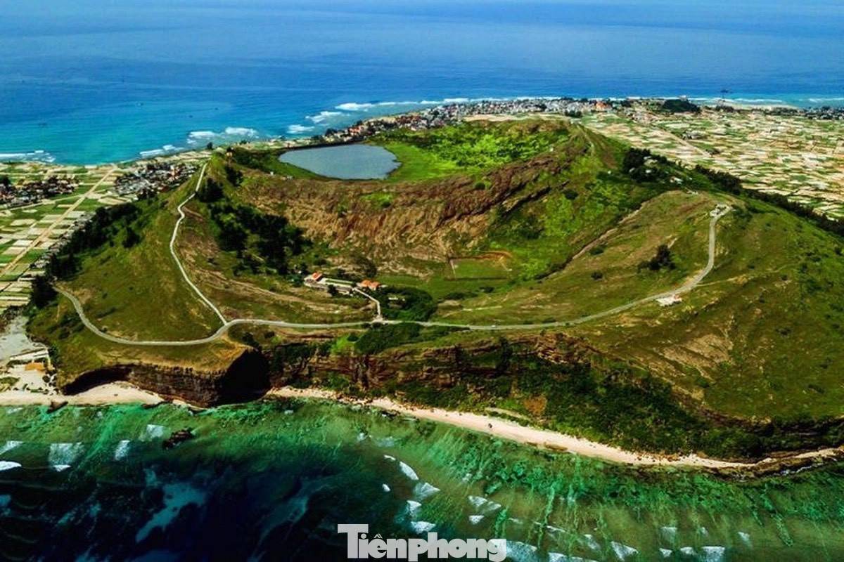 Tháng 1/2020, Bộ VH-TT&DL quyết định xếp hạng di tích quốc gia đối với 21 di tích trên cả nước. Trong đó, có 2 di tích là danh lam thắng cảnh núi Giếng Tiền và núi Thới Lới.