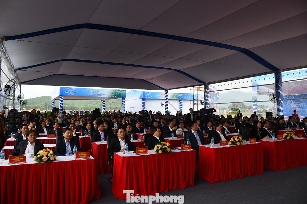 Quang cảnh buổi lễ khởi công.