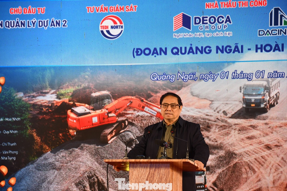Phát biểu chỉ đạo tại Lễ khởi công, Thủ tướng Chính phủ Phạm Minh Chính yêu cầu Bộ Giao thông Vận tải tập trung chỉ đạo các ban quản lý dự án, tư vấn giám sát và nhà thầu phát huy tinh thần trách nhiệm cao nhất.