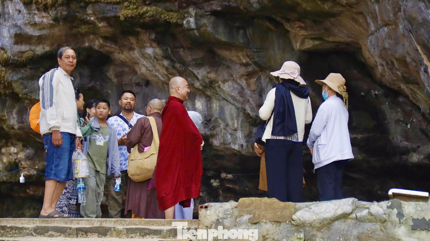 Chùa Hang được công nhận Di tích lịch sử văn hóa cấp quốc gia năm 1994. Đây là một trong những địa điểm linh thiêng bậc nhất đối với người dân đất đảo tiền tiêu Lý Sơn. Ảnh: Nguyễn Ngọc