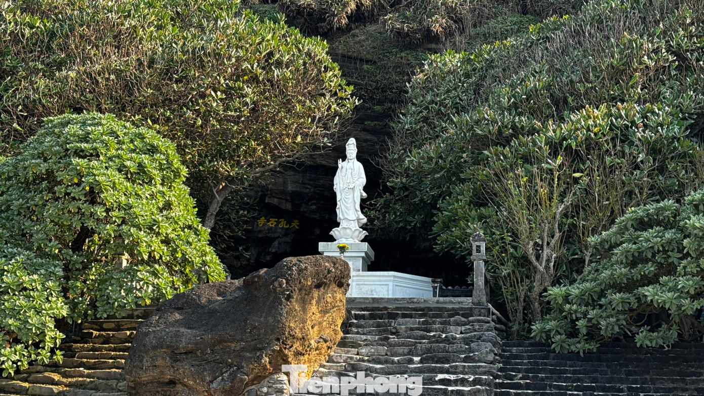 Hiện ngôi chùa được một nhóm Tăng ni, Phật tử trong huyện đảo Lý Sơn thay nhau trông nom, quét dọn và hương khói. Ảnh: Nguyễn Ngọc