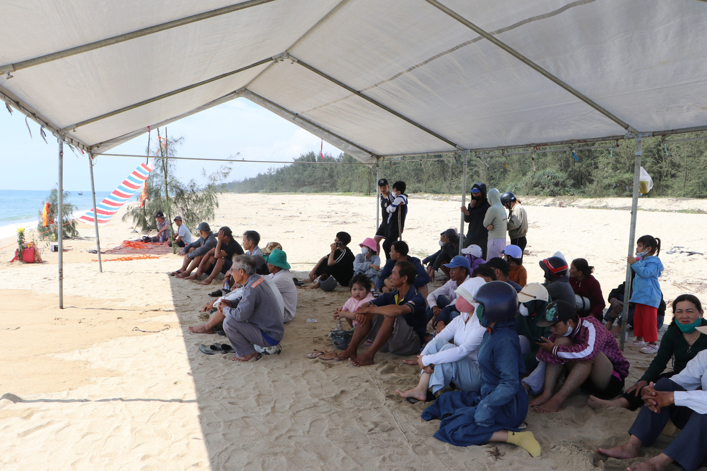 Người nhà ngóng tin từ lực lượng chức năng. Người nhà ngóng tin từ lực lượng chức năng.