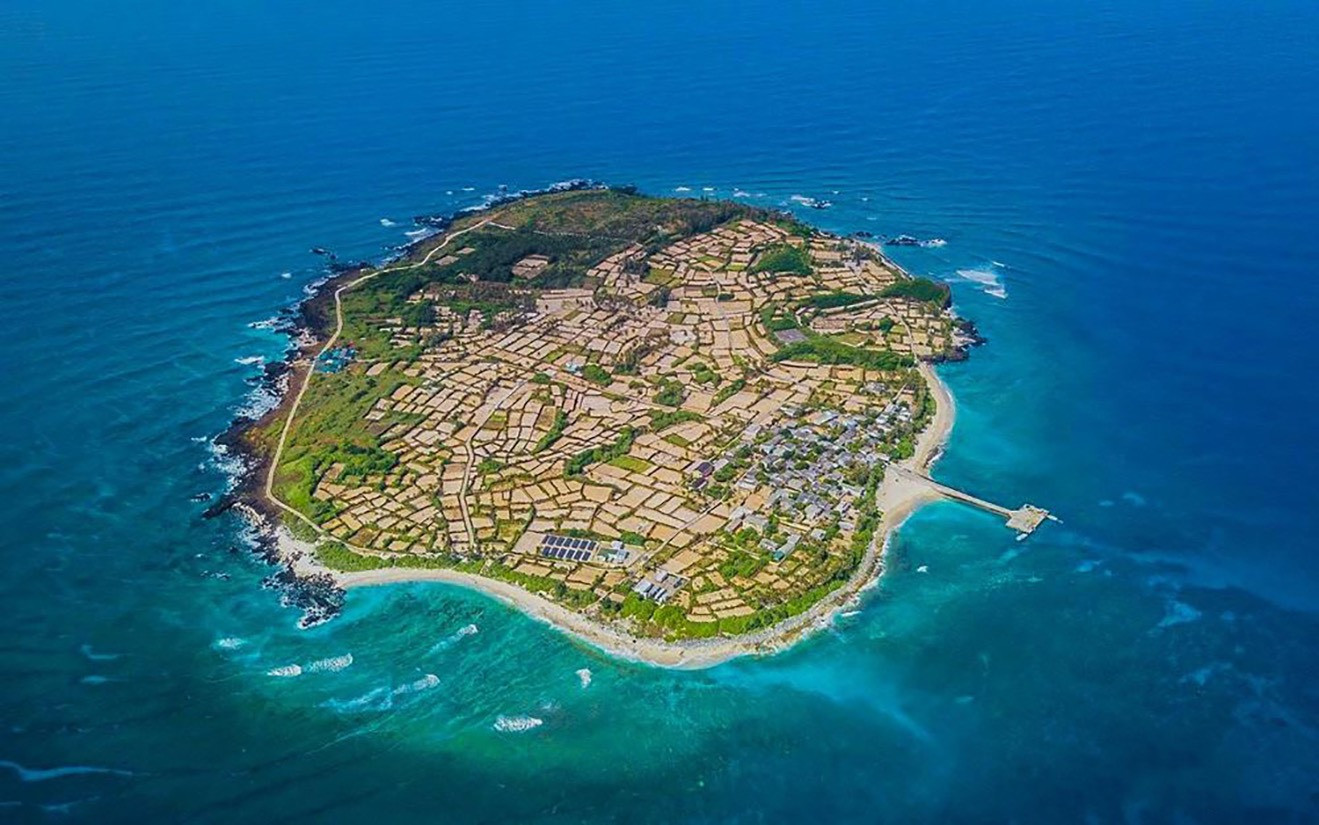 Toàn cảnh huyện đảo Lý Sơn. Toàn cảnh huyện đảo Lý Sơn.