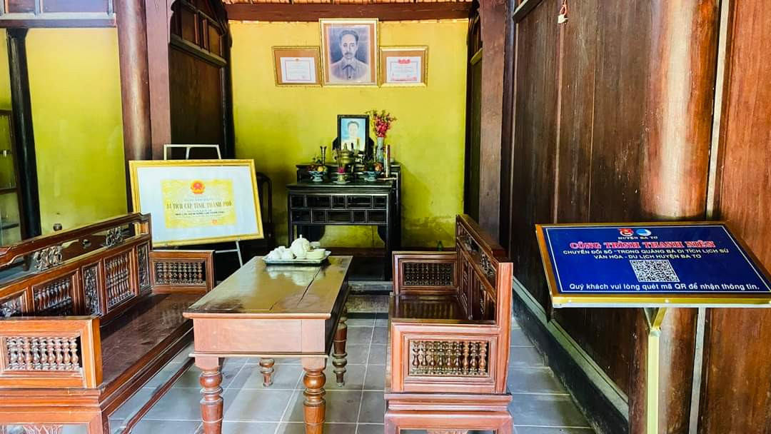 ĐVTN xã miền núi Ba Động thực hiện số hóa các địa chỉ đỏ bằng cách gắn mã QR tại điểm di tích. ĐVTN xã miền núi Ba Động thực hiện số hóa các địa chỉ đỏ bằng cách gắn mã QR tại điểm di tích.