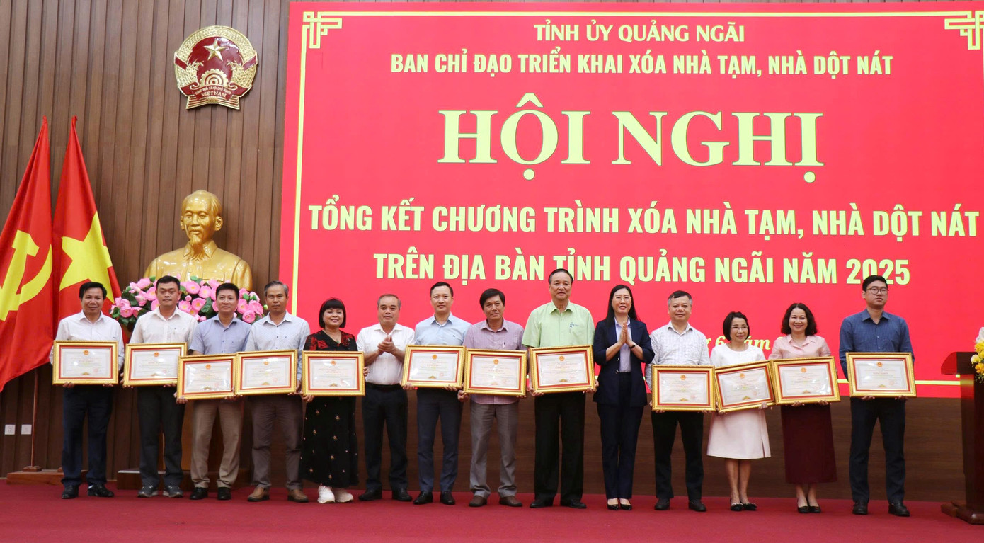 UBND tỉnh Quảng Ngãi tặng bằng khen cho 46 tập thể có thành tích xuất sắc trong Phong trào thi đua “Chung tay xóa nhà tạm, nhà dột nát trên địa bàn tỉnh năm 2025”. UBND tỉnh Quảng Ngãi tặng bằng khen cho 46 tập thể có thành tích xuất sắc trong Phong trào thi đua “Chung tay xóa nhà tạm, nhà dột nát trên địa bàn tỉnh năm 2025”.