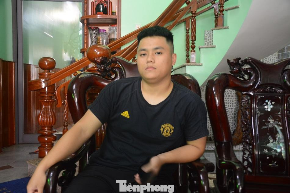 Anh Phan Thế Quang là người đầu tiên phát hiện sự việc. Ảnh: Nguyễn Ngọc Anh Phan Thế Quang là người đầu tiên phát hiện sự việc. Ảnh: Nguyễn Ngọc