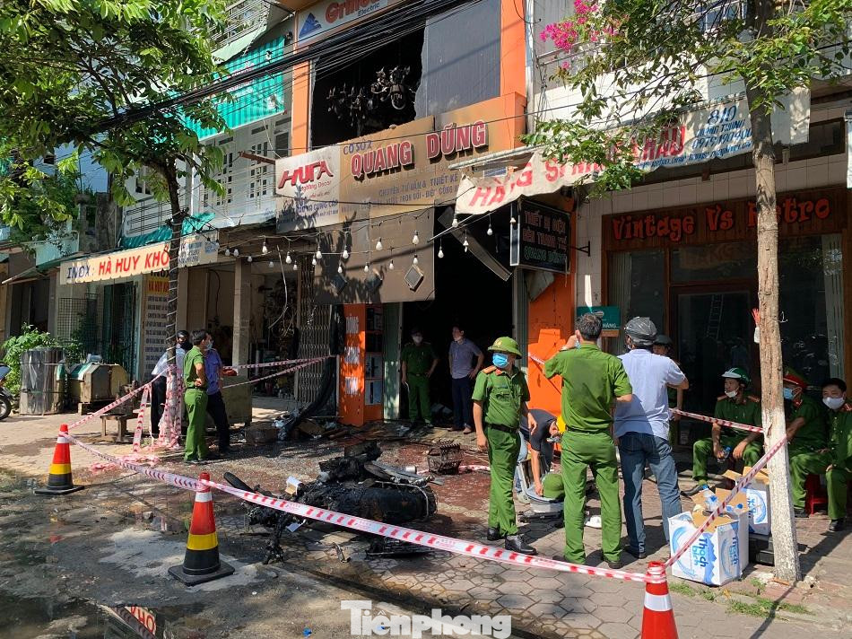 Hiện trường nơi xảy ra vụ cháy khiến 4 người trong một gia đình tử vong. Ảnh: Nguyễn Ngọc Hiện trường nơi xảy ra vụ cháy khiến 4 người trong một gia đình tử vong. Ảnh: Nguyễn Ngọc